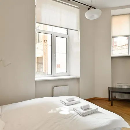 Spacious 82 M2 2 Bedroom Flat And Roof Terrace In The Heart Of شقة *