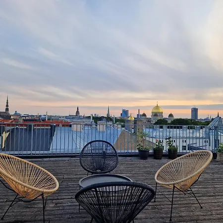Spacious 82 M2 2 Bedroom Flat And Roof Terrace In The Heart Of شقة